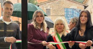 Il taglio del nastro con il sindaco Rosa Piermattei