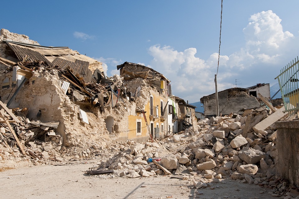 Inchiesta sulla ricostruzione, cresce la tensione: le opposizioni incalzano il presidente Acquaroli Inchiesta sulla ricostruzione a 10 anni dal sisma