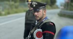 Sorpreso in giro con un coltello serramanico: nei guai un 18enne
